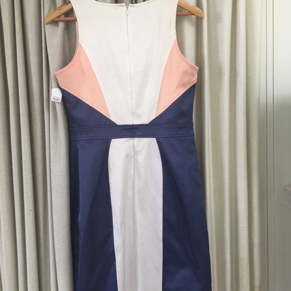 Dresses - Picture 3 of 5